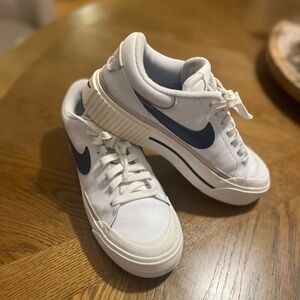 Nike Court Legacy Lift